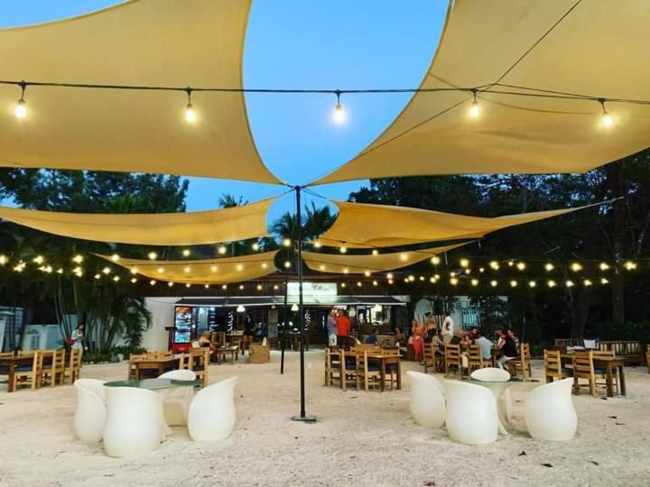 Cafe De Playa Beach Front Hotel Coco Exteriör bild