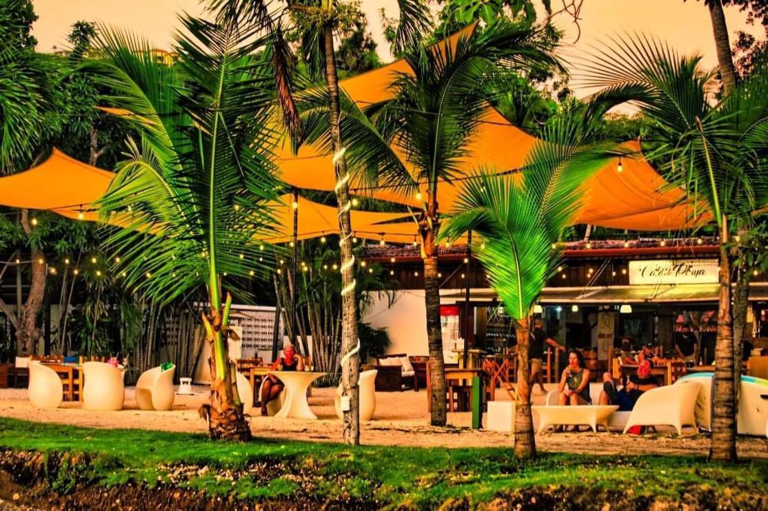 Cafe De Playa Beach Front Hotel Coco Exteriör bild